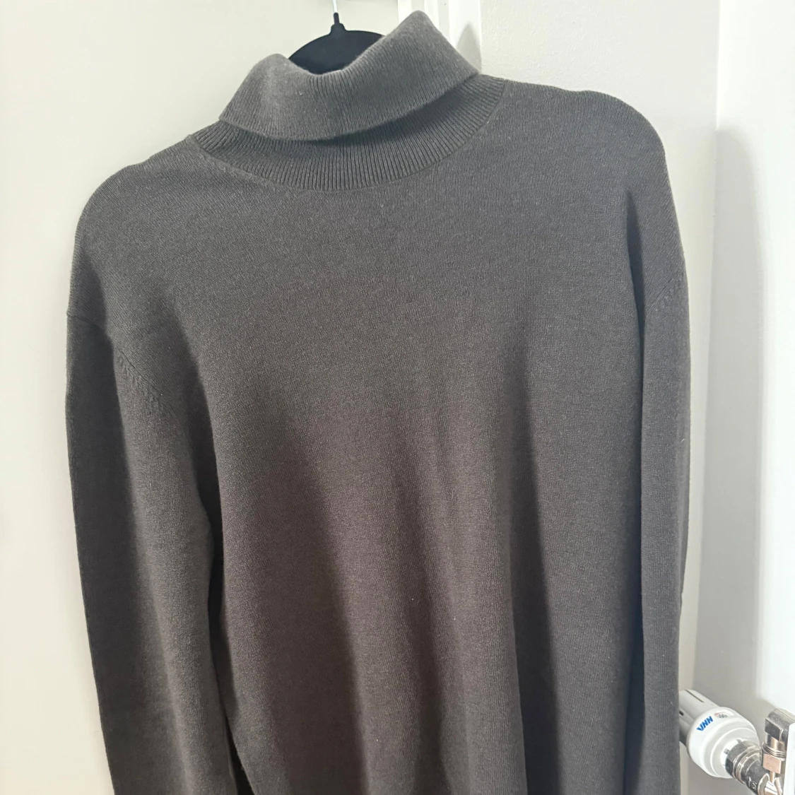 Mörkgrön ull polotröja från H&M - 1