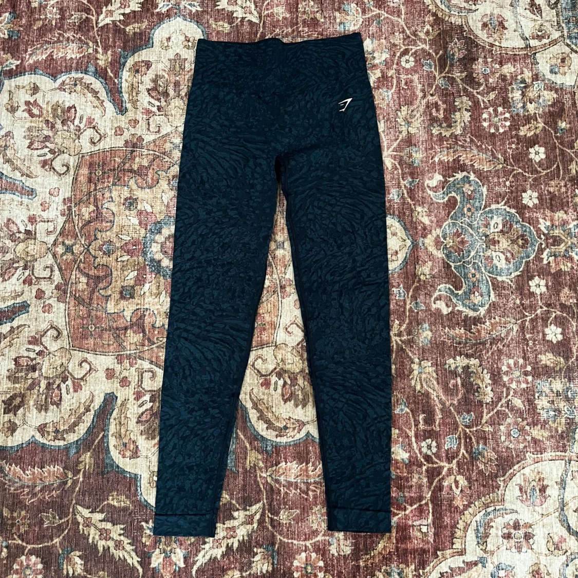 Mörkblåa mönstrade leggings från Gymshark