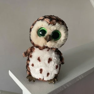 Ty uggla Sammy - endast stått som dekoration, bra skick, ca 15-20cm tror jag 