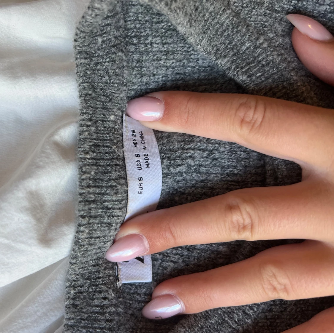 Grå kofta från Zara med pärlknappar - 2