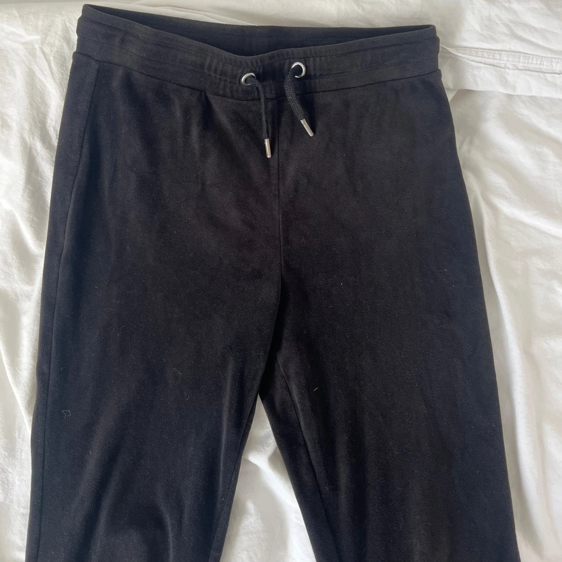 Svarta mjukisbyxor från Gina Tricot