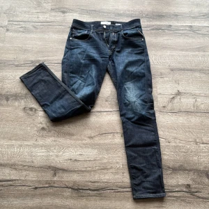 Replay Anbass - Replay anbass jeans i väldigt bra skick 10/10. Fin mörkblå färg som passar perfekt nu till hösten och vintern. Storlek 31/32. Skicka pm vid minsta fundering