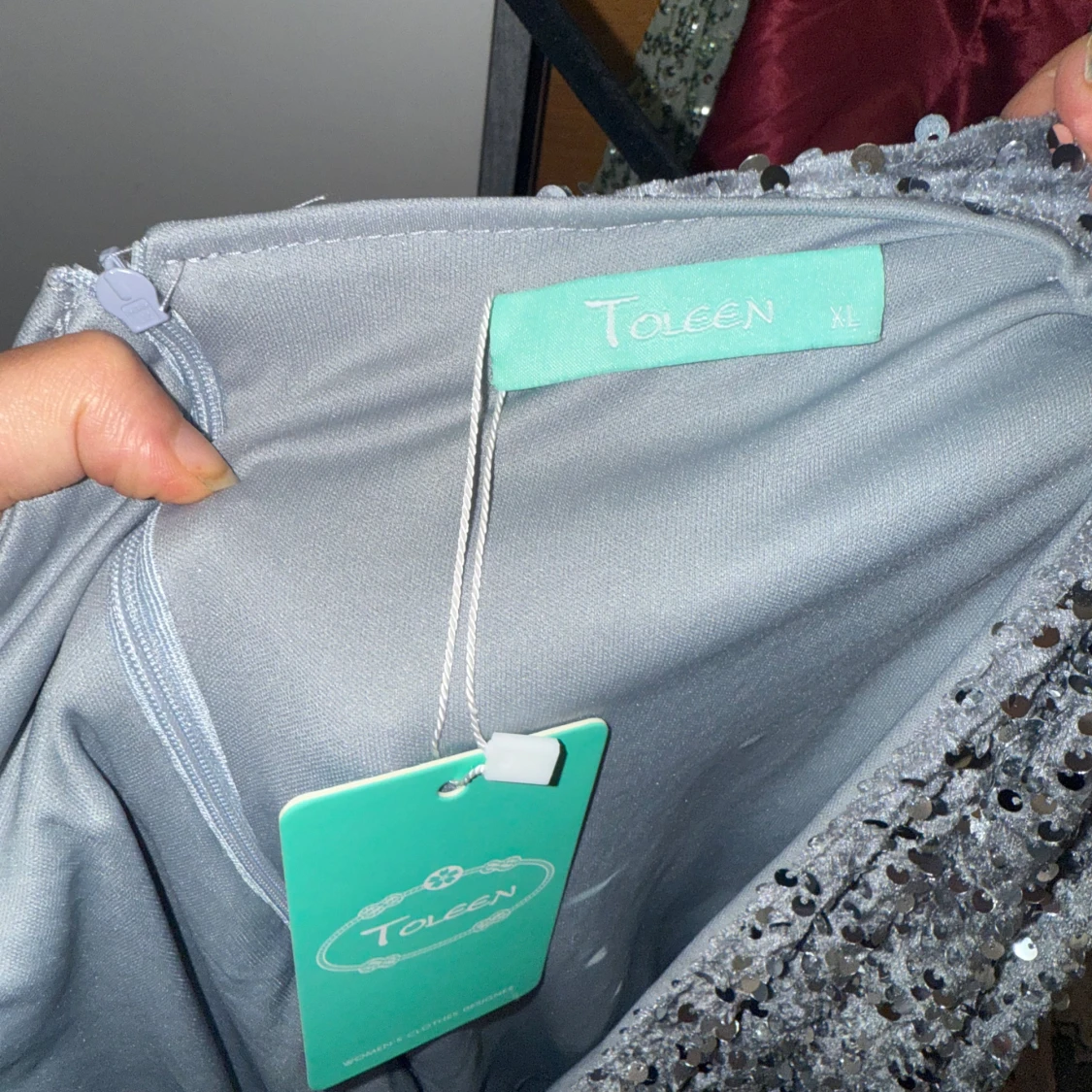 Glittrig silverklänning från Toleen