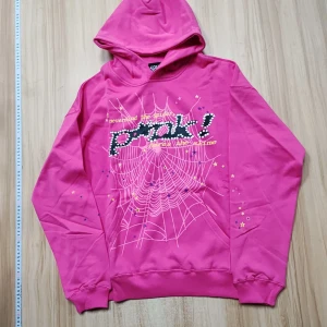 Sp5der hoodie - Rosa sp5der hoodie, helt ny och helt oanvänd. Pris kan diskuteras. Size M men kan användas även som S!