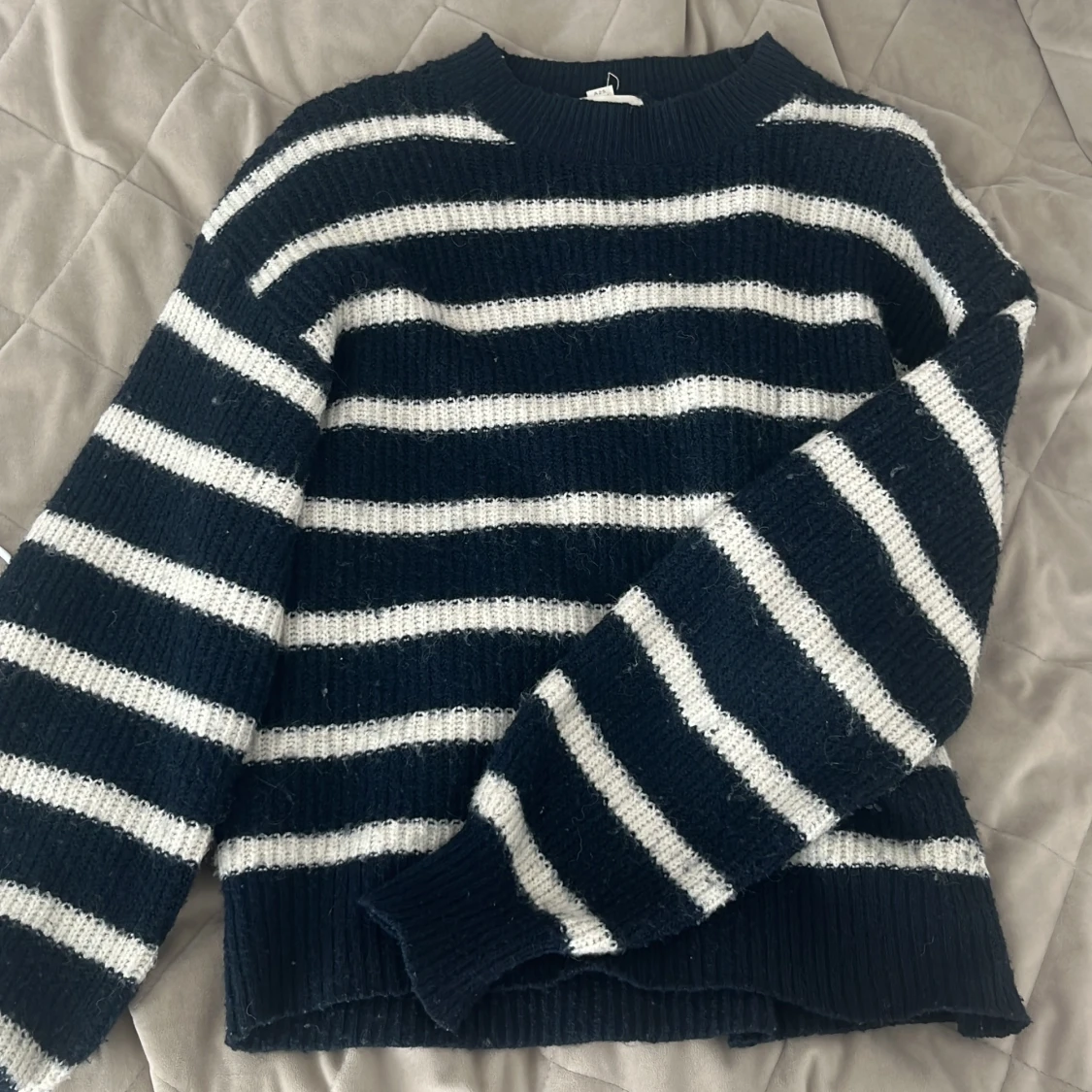 Randig stickad tröja från H&M XS - 1