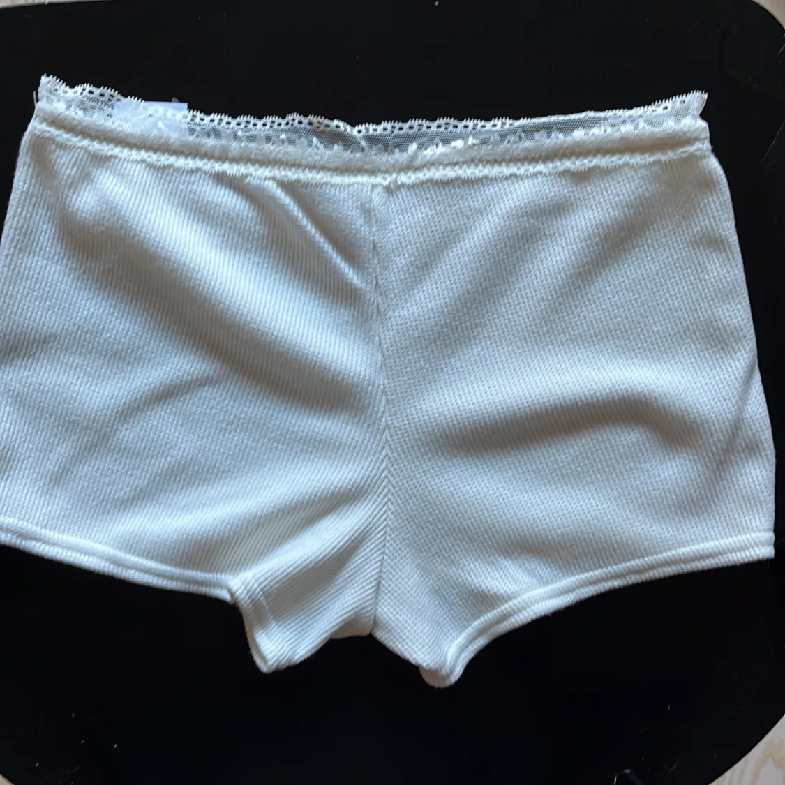 Vita spetskantade shorts Gilly Hicks - 3