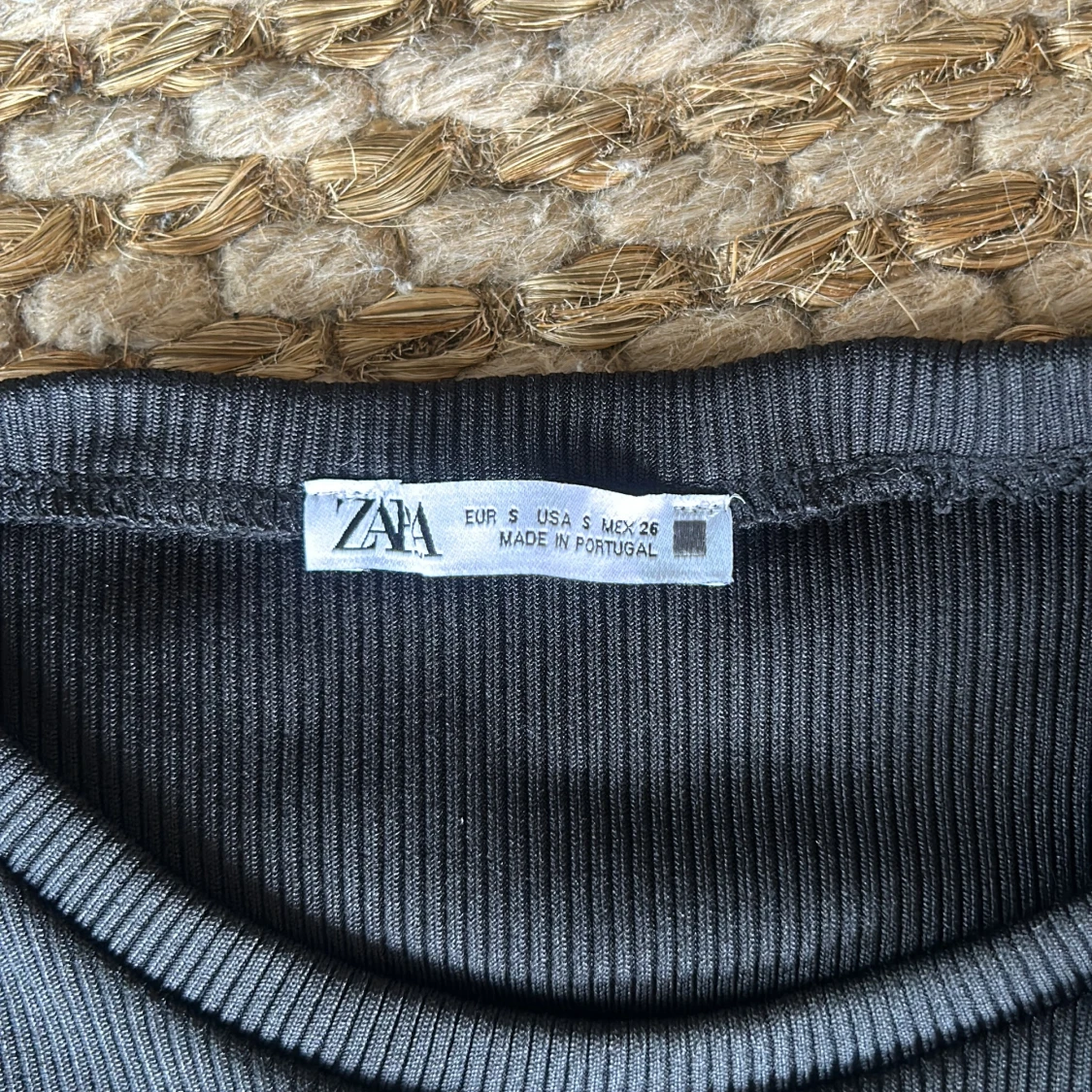 Svart ribbad långärmad topp från Zara - 2