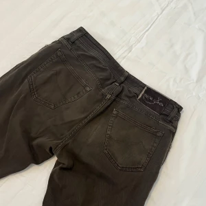 Jacob Cohën jeans - Säljer nu dessa Jacob Cohën jeans i väldigt bra skick! | Skönt material och riktigt schysst kvalité. | Storlek 32. | Släng iväg en signal vid funderingar så svarar jag snabbt. |