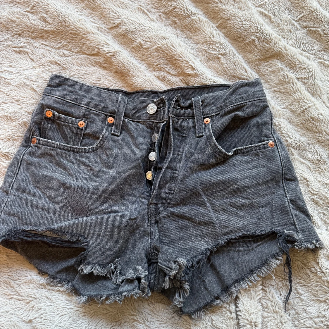 Grå Levi's 501 jeansshorts - 1