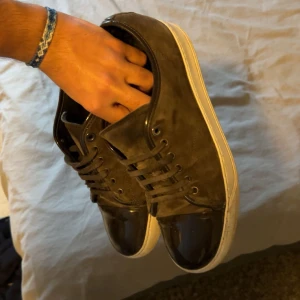 Lanvins - Säljer ett par bruna lanvins i storlek 42 7/10 skick