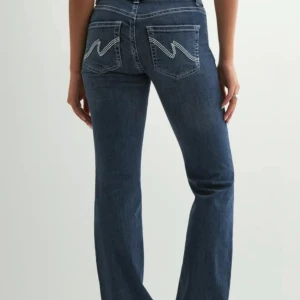 Jeans från Nelly - Säljer dessa jeansen från Nelly! Använt en gång men sprättat bort sömmarna på fickorna som ni ser på bilden. Original pris är 699 kr.