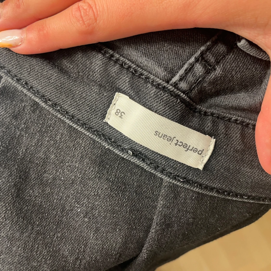 Svarta bootcut jeans med slitningar - 2