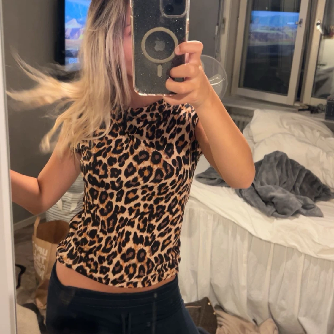 Leopardmönstrad ärmlös topp - 1