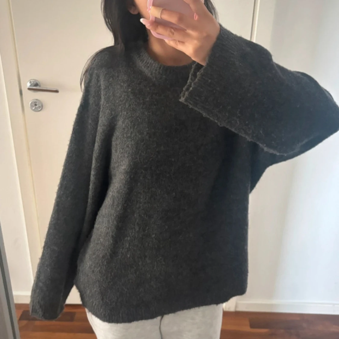 Mörkgrå oversized stickad tröja