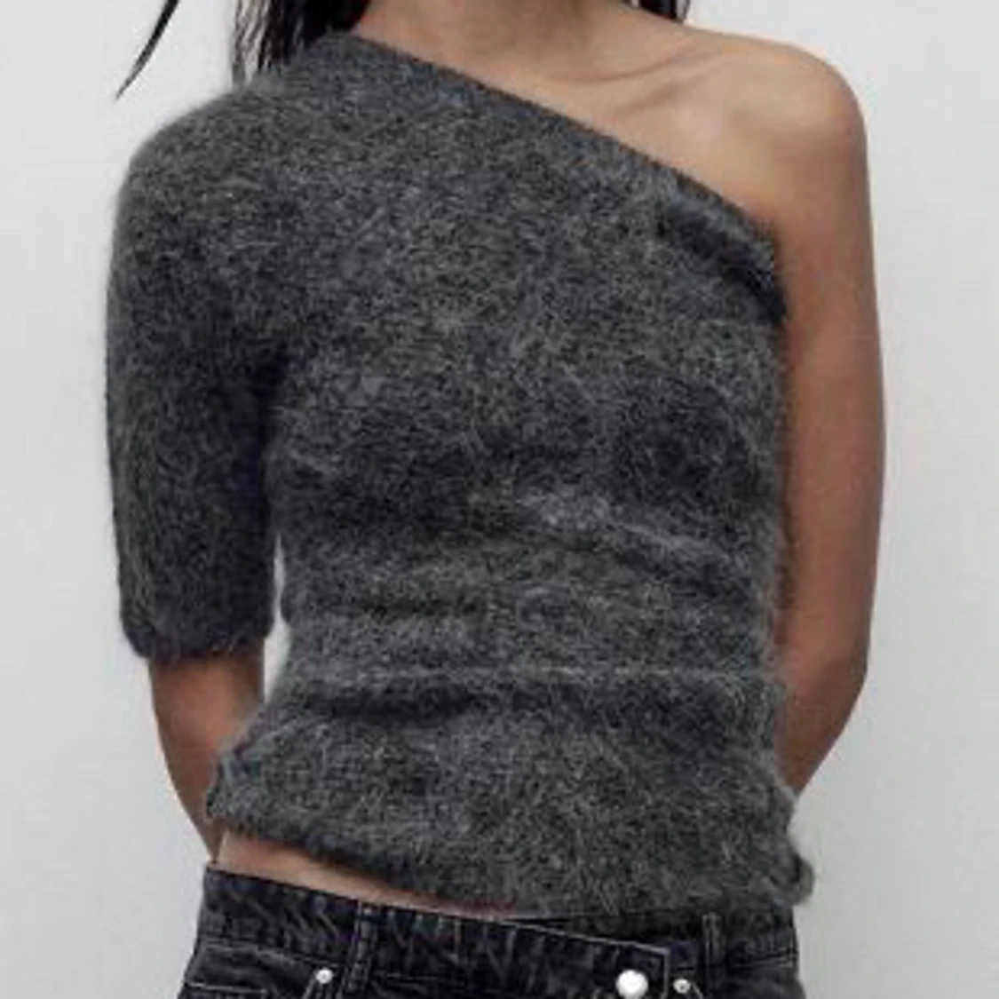 Grå off shoulder Zara