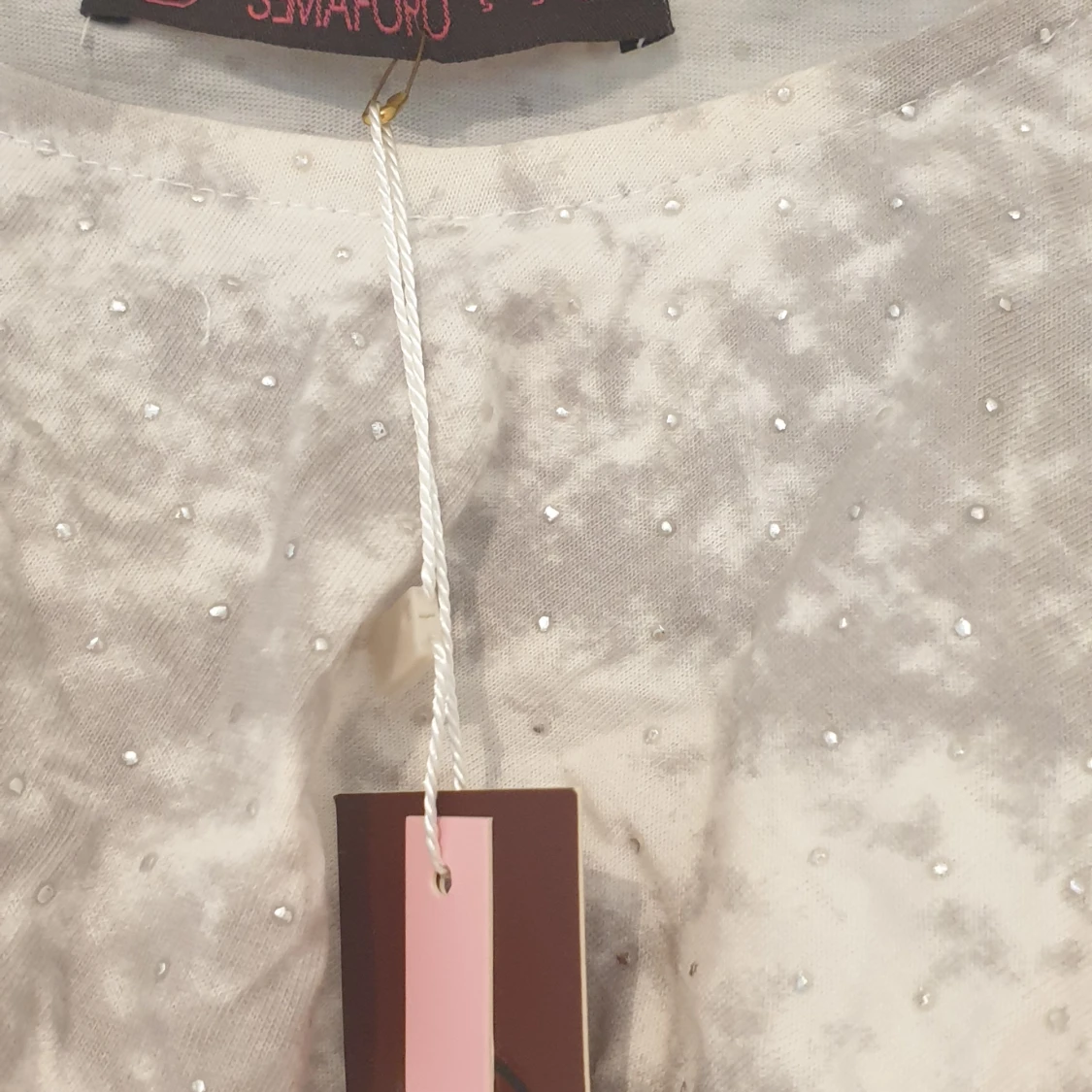 Linne med volang och pärlor från Semaforo - 2