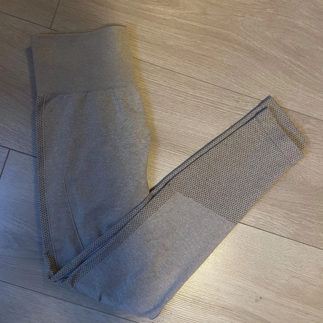 Beige träningsbyxor - 2