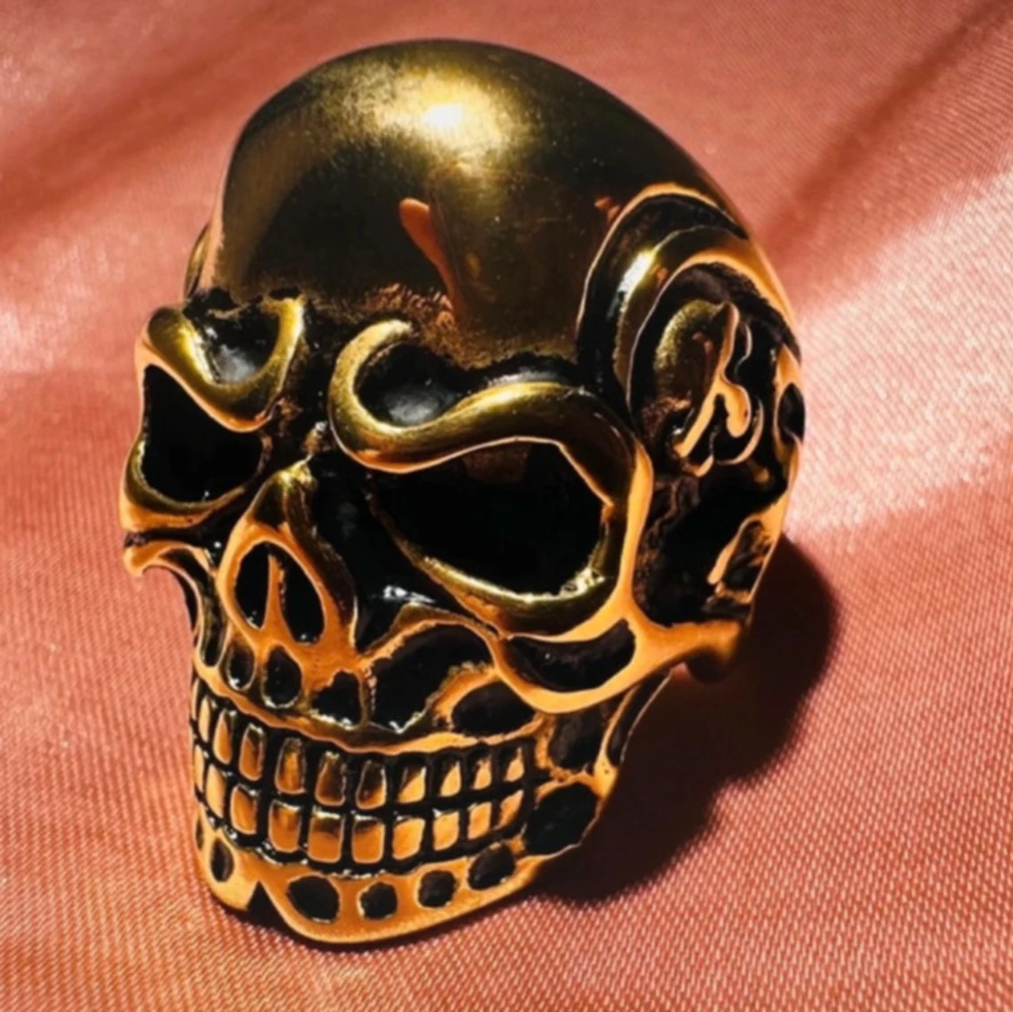 Guldfärgad dödskallering - 2