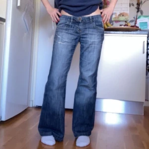 Lågmidjade bootcut jeans - Jätte fina jeans ☺️💕💕Jag är 1,67