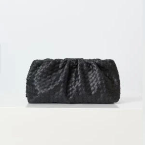 Clutch 💘 - Rymlig clutch från gina💓💓 knappt använd!!! så snygg till alla sommarens outfits !!!! 💖🔥🔥