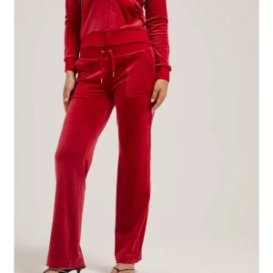 juciy byxor - knappt använda typ 5 gånger,nysick pris kan diskuteras 