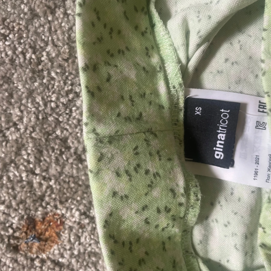 Ljusgrön blommig kjol med volang från Gina Tricot - 1