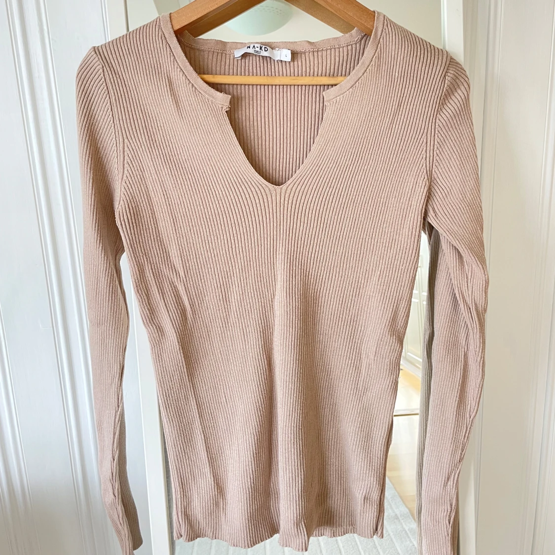 Beige ribbad långärmad topp  - 2