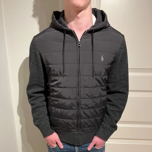 Ralph Lauren Cardigan - Raffe cardigan perfekt till sommarkvällar! | Som ny i skicket! | Storlek M. | Ställ gärna frågor innan du köper!