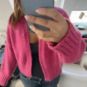 Zara stickad kofta  - Zara stickad kofta i storlek S! I superskick💞