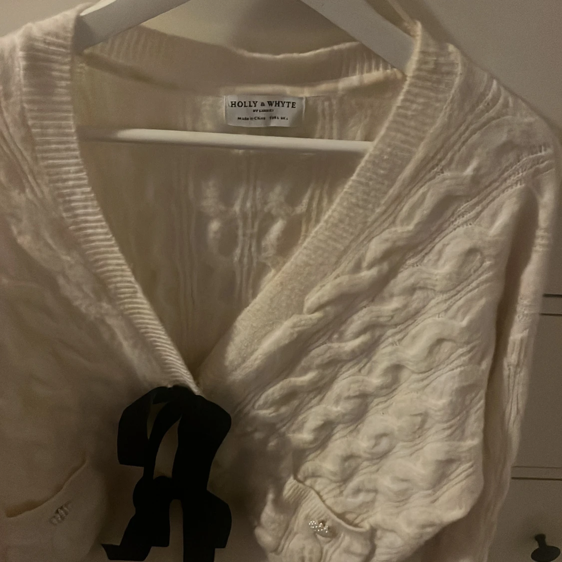 Vit stickad kofta från Holly & White - 2