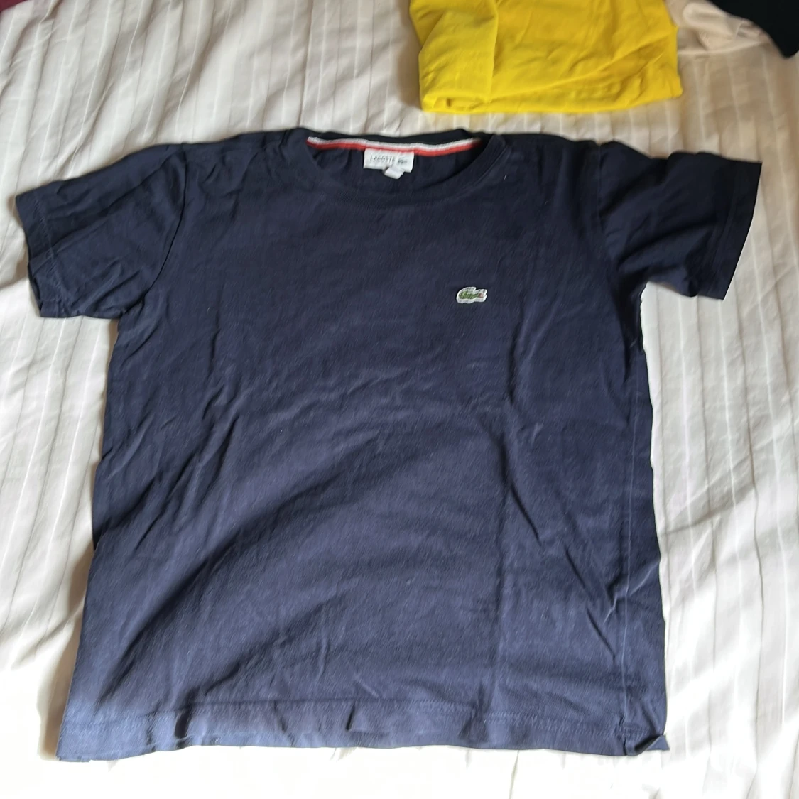 Mörkblå t-shirt från Lacoste