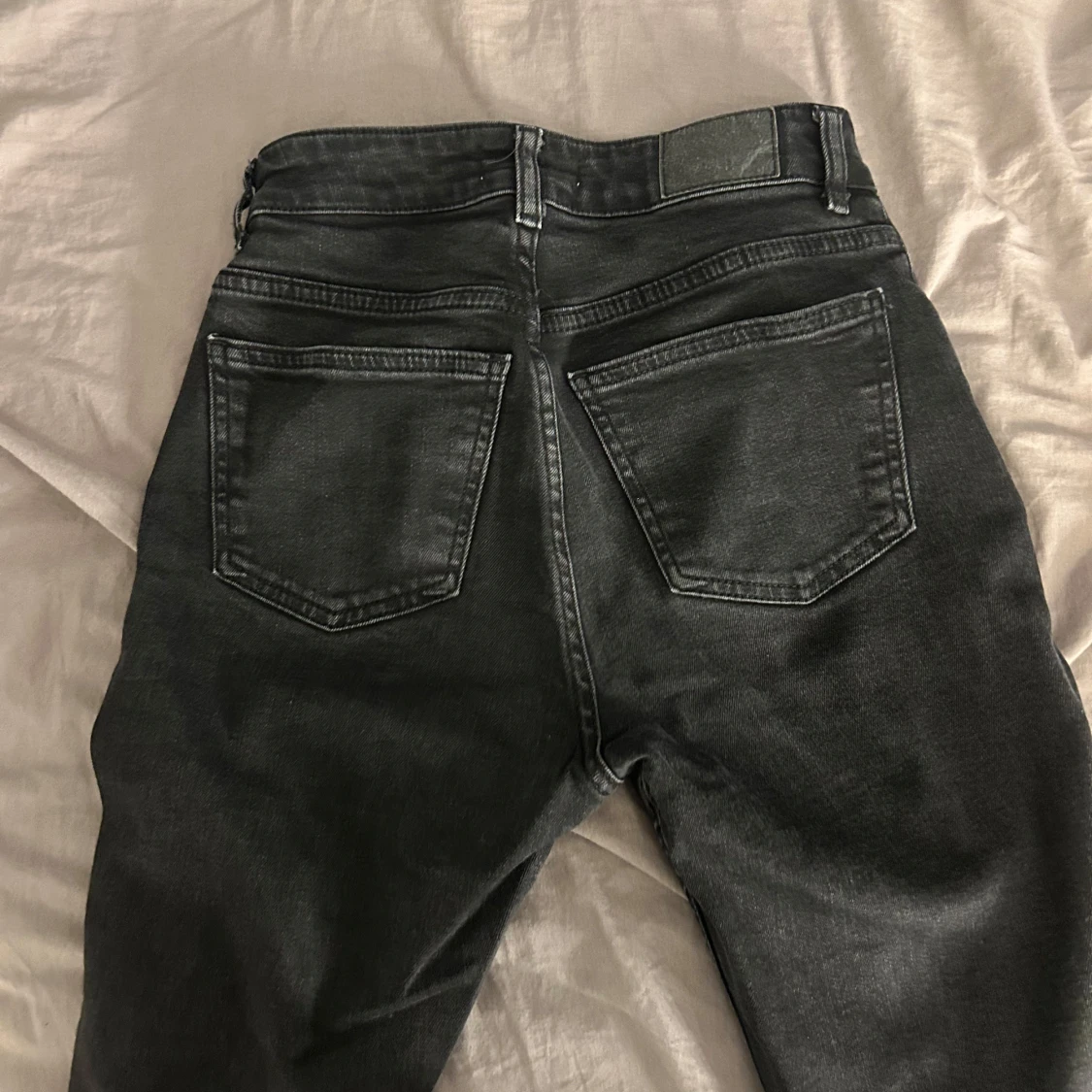 Svarta bootcut jeans från Gina Tricot  - 2