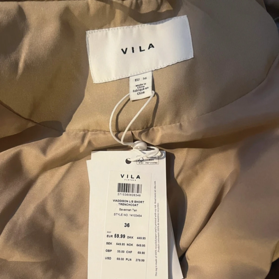Beige kort trenchcoat från Vila - 3