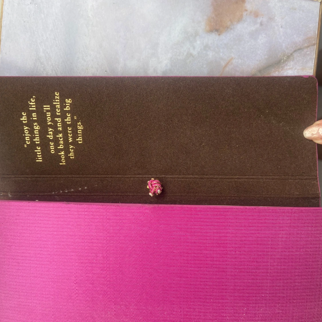 Rosa anteckningsbok med guldmönster - 4