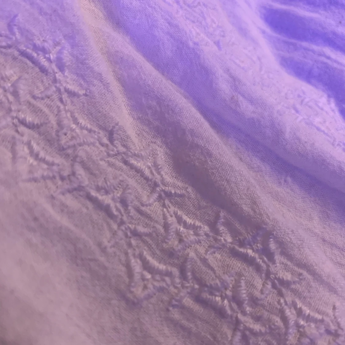 Vit offshoulder blus med knyt från L.O.G.G. H&M - 3