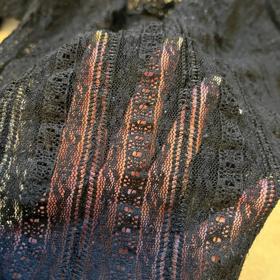 Svart spetstuniks med knyt och trekvartsärm storlek M/L - 2