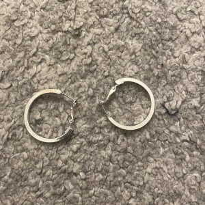 Öronhängen - Använder inte längre.