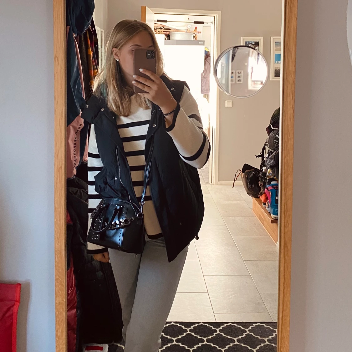 Svart vit stickad tröja - 1