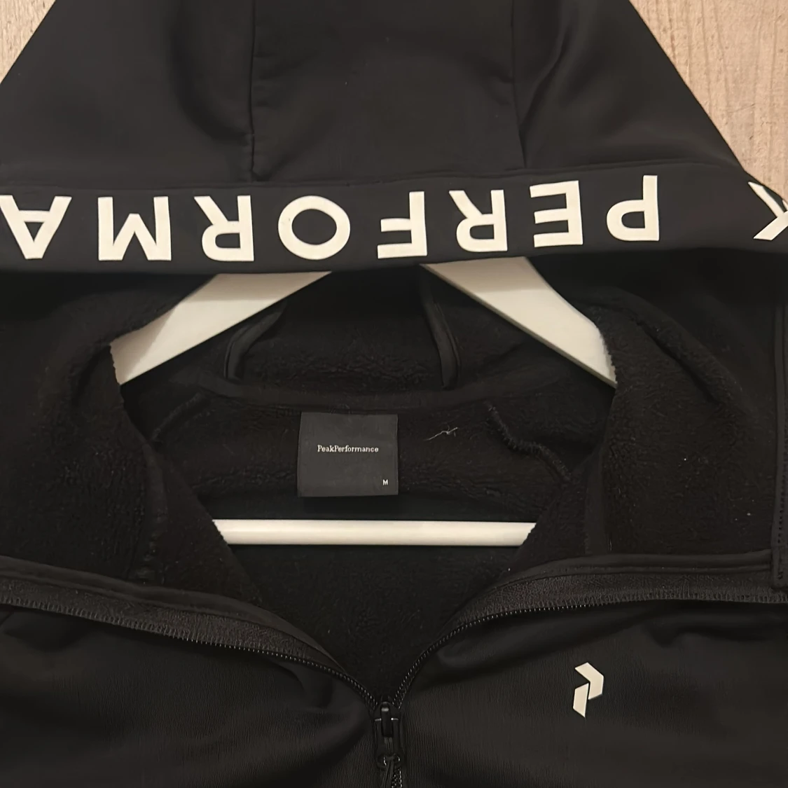 Svart huvtröja från Peak Performance - 2
