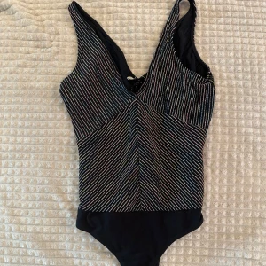 Zara Bodytopp - ärmlös body från Zara, använt några gånger 