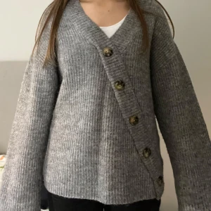 stickad kofta - cool stickad tröja med inte så tjockt martial!🥰