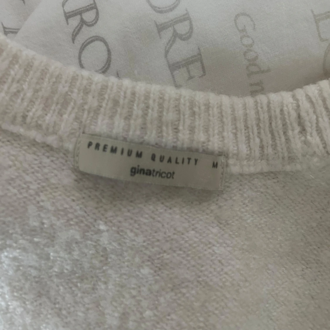 Vit tröja från Gina Tricot - 1