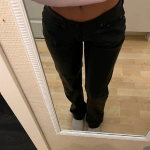 Skinn byxor  - Skin byxor från lager 157 som inte säljs längre. Storlek 32-34. Jättebra skick 