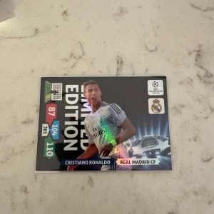 Special fotbollskort - Säljer en del fotbollskort som bara är specialkort antingen går det att köpa ett kort eller flera i samma meddela gärna om det så går pris att diskutera.