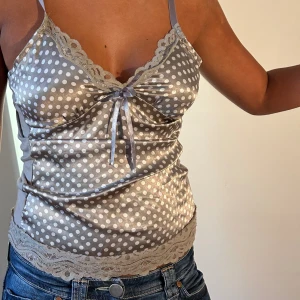 Söt grå topp - Fin grå topp 🥰