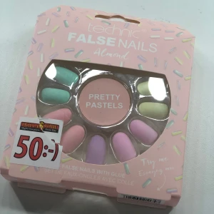 Lösnaglar från Technic - ❗️Köp inte via ”köp nu” endast Swish ❗️Säljer ett set med mandelformade lösnaglar i pastellfärger från Technic. Innehåller flera färger som mintgrön, ljusgul och lavendel. Aldrig använda. 