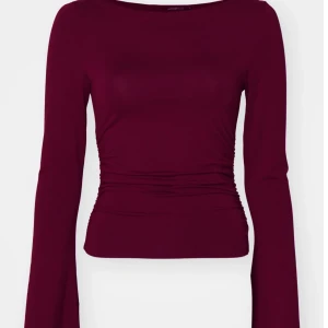 Vinröd långärmad topp - Snygg vinröd långärmad topp med rynkade detaljer i midjan. Perfekt både till vardags och till fint. Endast använd någon enstaka gång. Köpt för 300 på hemsidan 💞