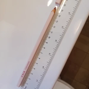 Läppenna från Caia - Läppenna i färgen 'Cashmere' från Caia. Endast testad och vässad. 