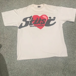 Stussy x cactusfarm collab - Nästan aldrig använd. Säljer den bara för att jag använder aldrig den.