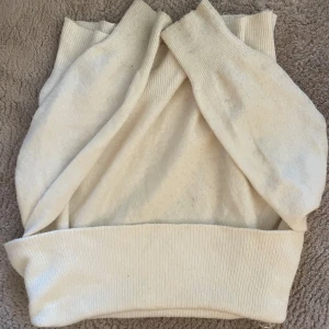 Vit tröja - Vit tröja från h&m. Bra skick, stickad. Storlek s.